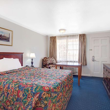 Days Inn By Wyndham Everett Luaran gambar